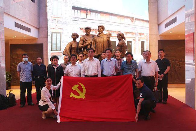 青岛市公安局海岸警察支队栈桥湾派出所会同海警开展涉海联合打私巡查行动